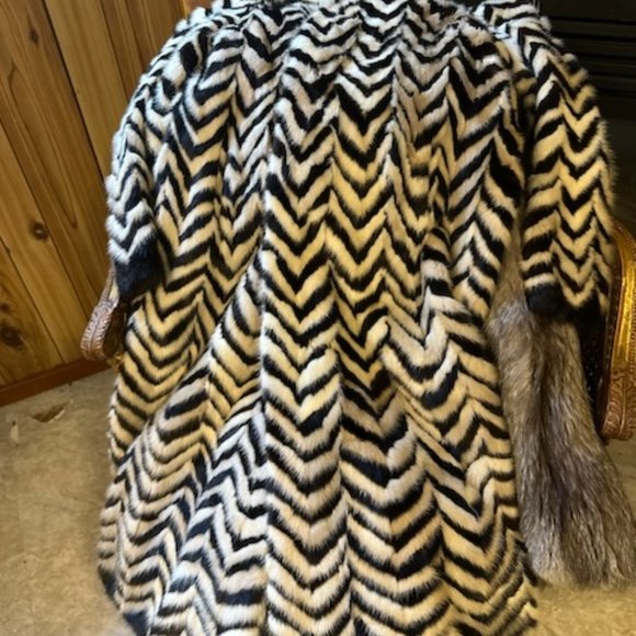 Beautiful Black and White Mink Fur Coat - Picture 2 of 4